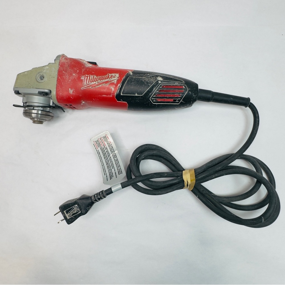 Milwaukee  6130-33 7.0 Amp 4-1/2"  Angle Grinder - Picture 2 of 12